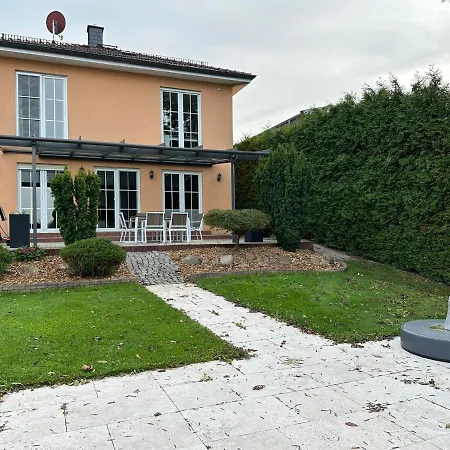 Stadtvilla In Leipzig 7 Personen 3 Schlafzimmer 2 Baeder Garten Und Terrasse Zentral Gelegen Messe Innenstadt Seen Exterior photo