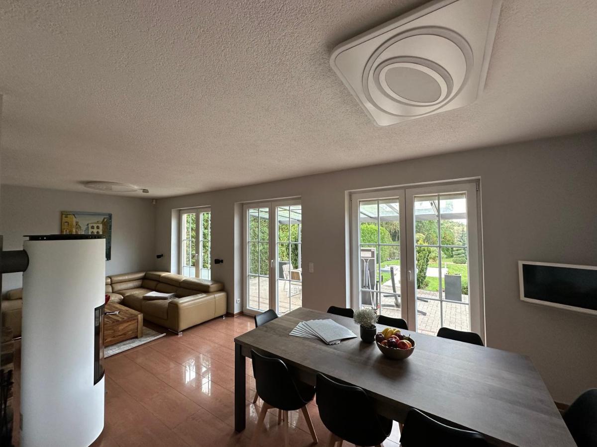 Stadtvilla In 7 Personen 3 Schlafzimmer 2 Baeder Garten Und Terrasse Zentral Gelegen Messe Innenstadt Seen *