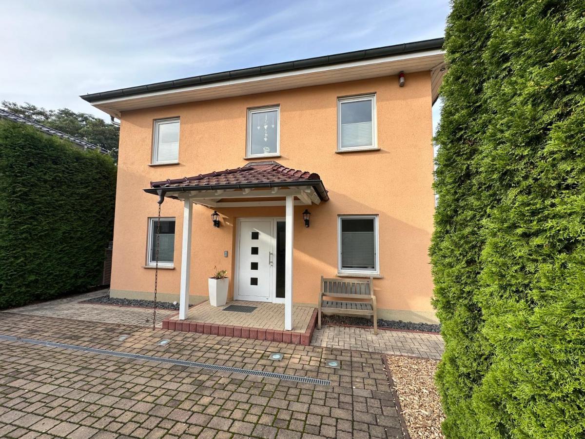 Stadtvilla In 7 Personen 3 Schlafzimmer 2 Baeder Garten Und Terrasse Zentral Gelegen Messe Innenstadt Seen * Leipzig