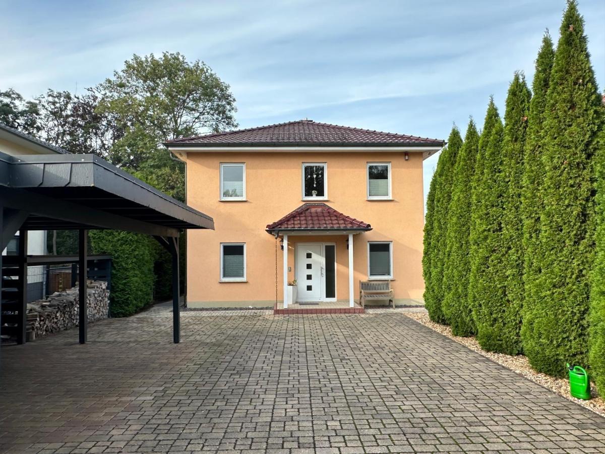 Stadtvilla In 7 Personen 3 Schlafzimmer 2 Baeder Garten Und Terrasse Zentral Gelegen Messe Innenstadt Seen Villa *