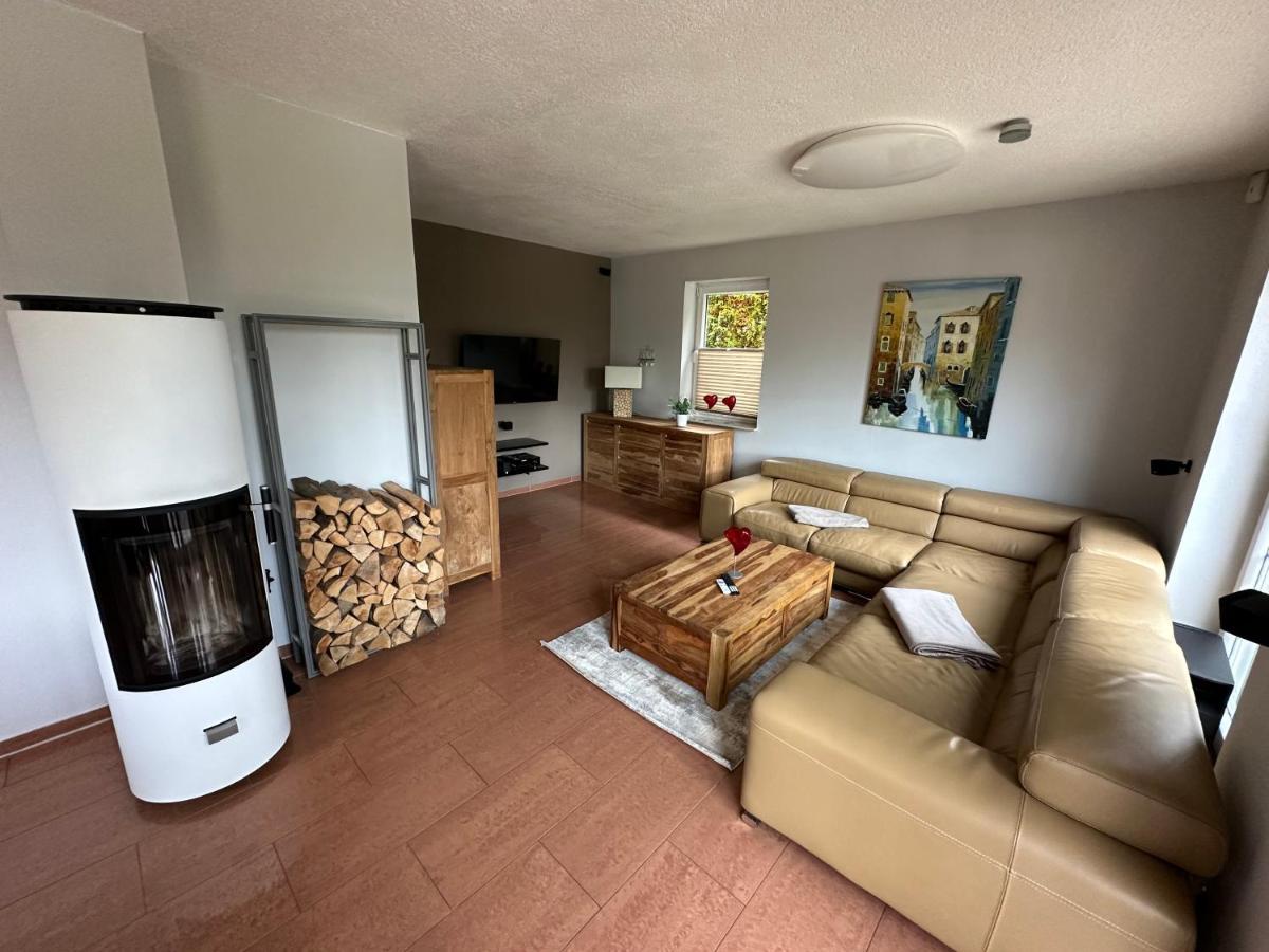 Stadtvilla In 7 Personen 3 Schlafzimmer 2 Baeder Garten Und Terrasse Zentral Gelegen Messe Innenstadt Seen *