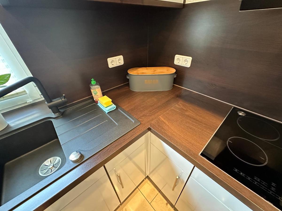 Villa Stadtvilla In 7 Personen 3 Schlafzimmer 2 Baeder Garten Und Terrasse Zentral Gelegen Messe Innenstadt Seen *
