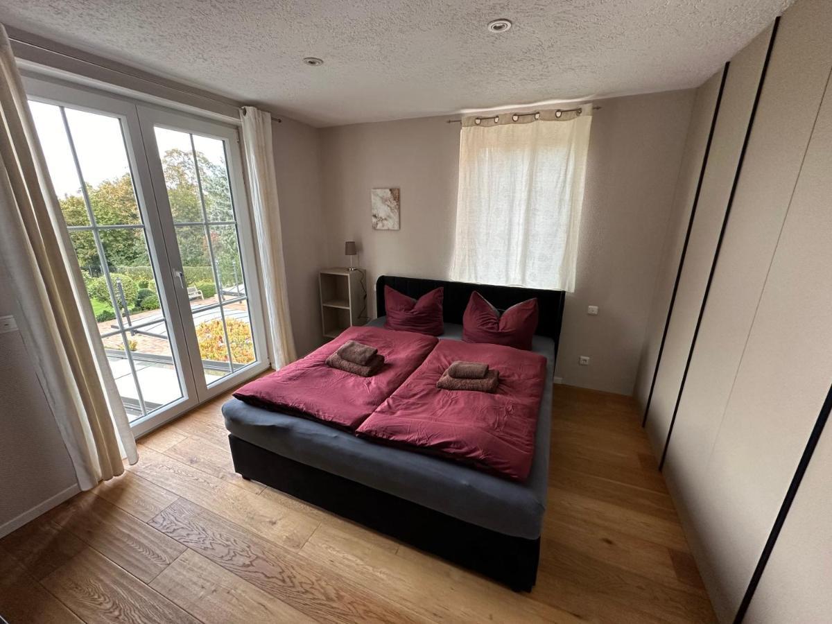 Stadtvilla In 7 Personen 3 Schlafzimmer 2 Baeder Garten Und Terrasse Zentral Gelegen Messe Innenstadt Seen Villa